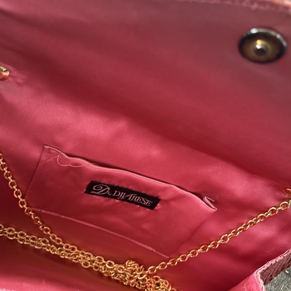 Soft pink raffia clutch - Picture 2 of 8